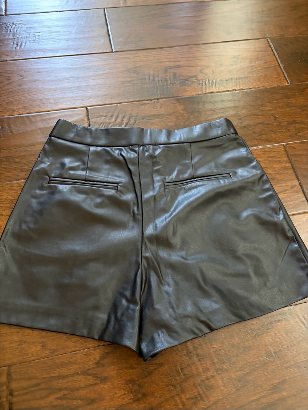 Zara Black High-Waist Faux Leather Shorts - Picture 4 of 4